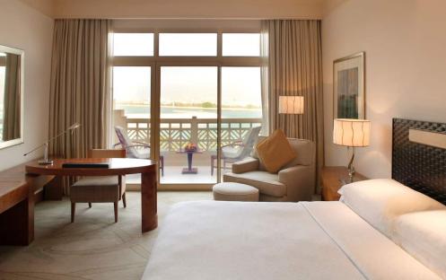 Grand Hyatt Doha DOHGH P278 King Guestroom Sea View.16x9 room thumb 1