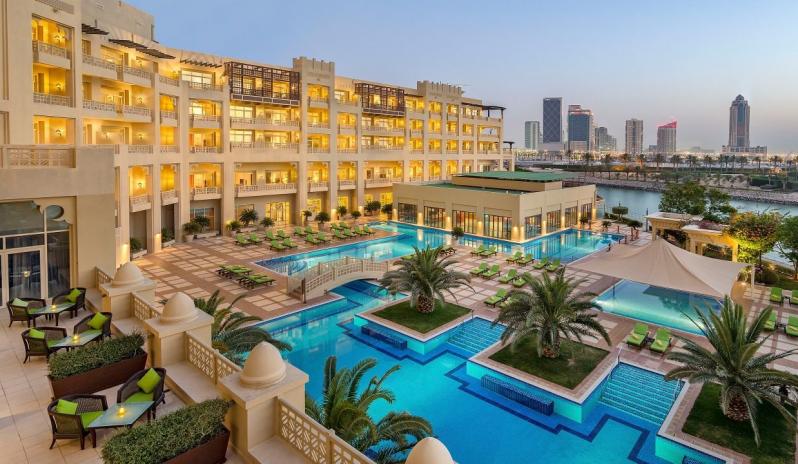 Grand Hyatt Doha Pool default 2