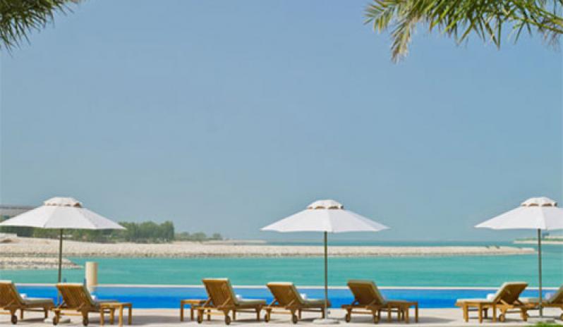 Grand Hyatt Doha beach with loungers default 1